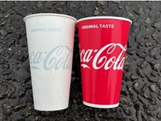 画像：使用された紙コップ